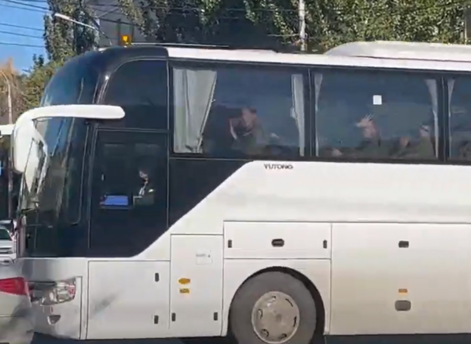 Колонна с мобилизованными попала на видео в Волгограде